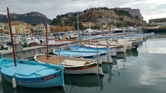 Le port de Cassis et ses bateaux traditionnels